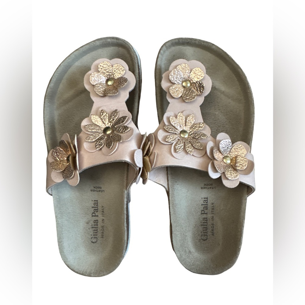 NWOT Giulia Palau Made in Italy 🇮🇹 Big Girl Sandals with Flowers, Gold Size US 1